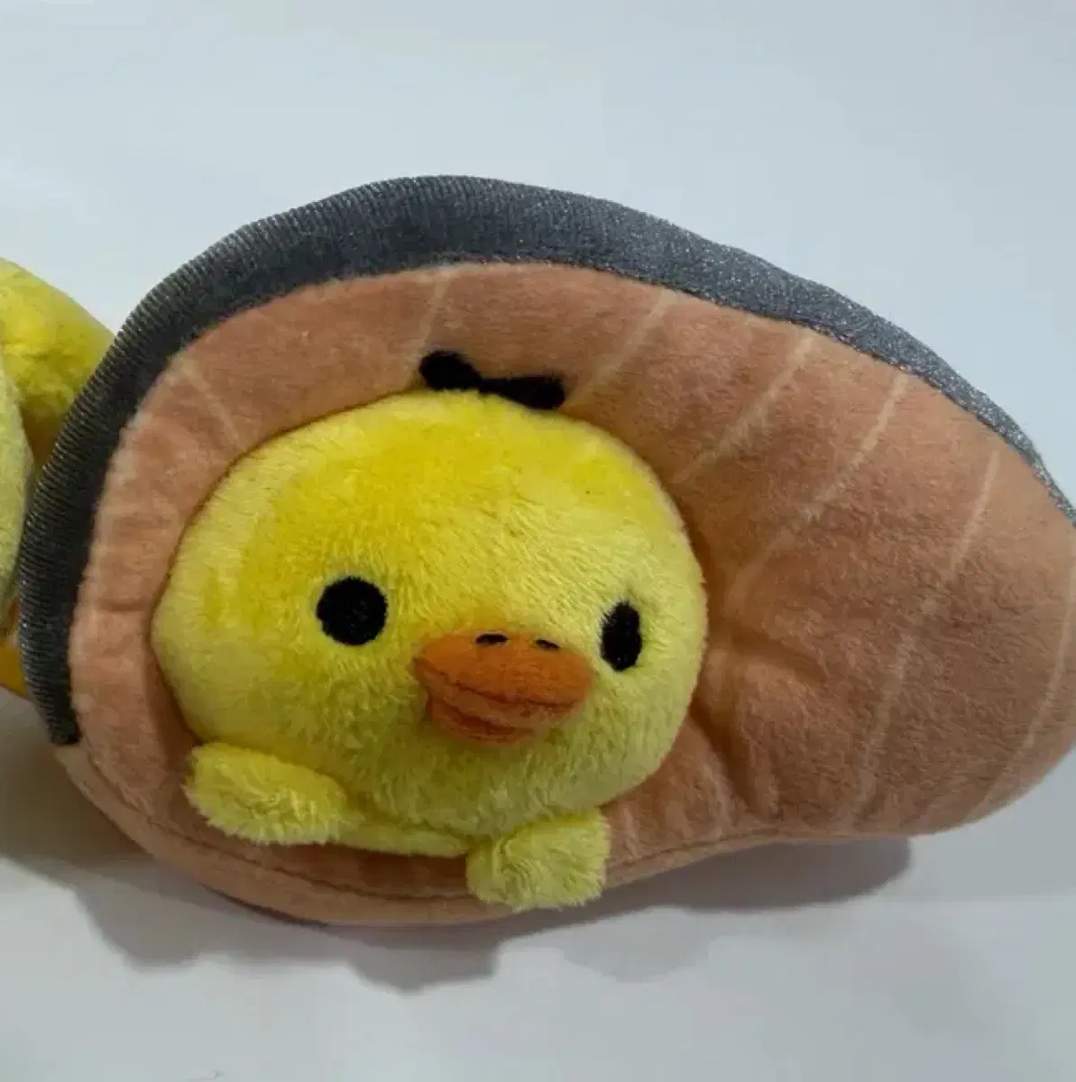 리락쿠마 키이로이토이 인형 연어