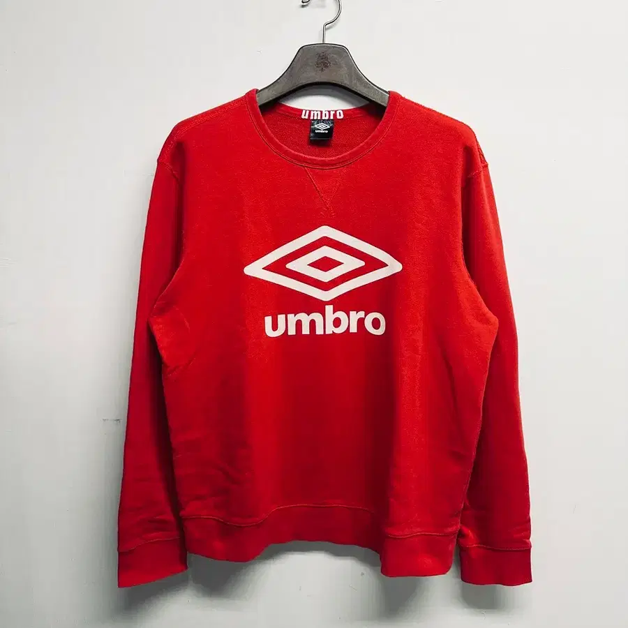 엄브로(UMBRO) 레드 빅로고 맨투맨 / 스웨트셔츠 (사이즈: 105 XL)