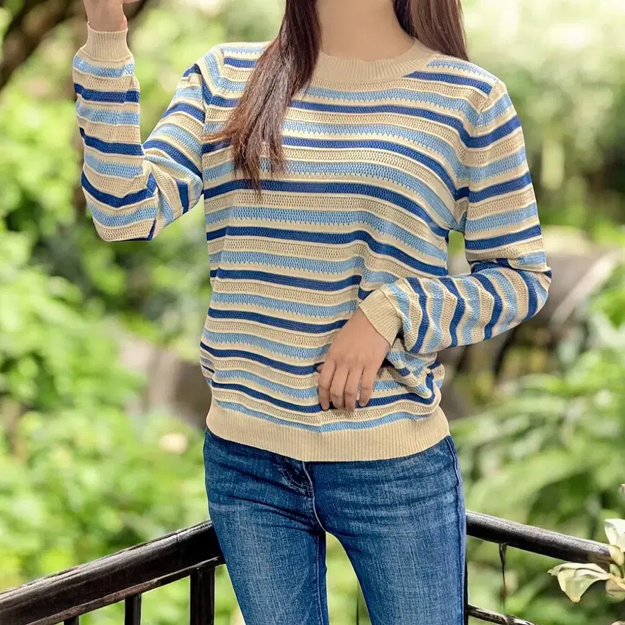 [새상품/원가이하] 원단 대박 세탁해도 변형없는 고퀄리티 블루 스트라이프 펀칭 니트