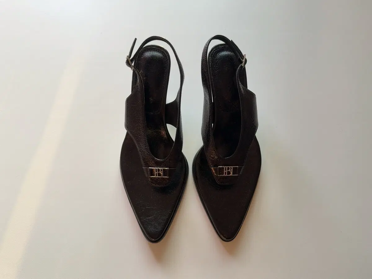 보헤미안서울 플립플랍 힐 flip flop leather heel