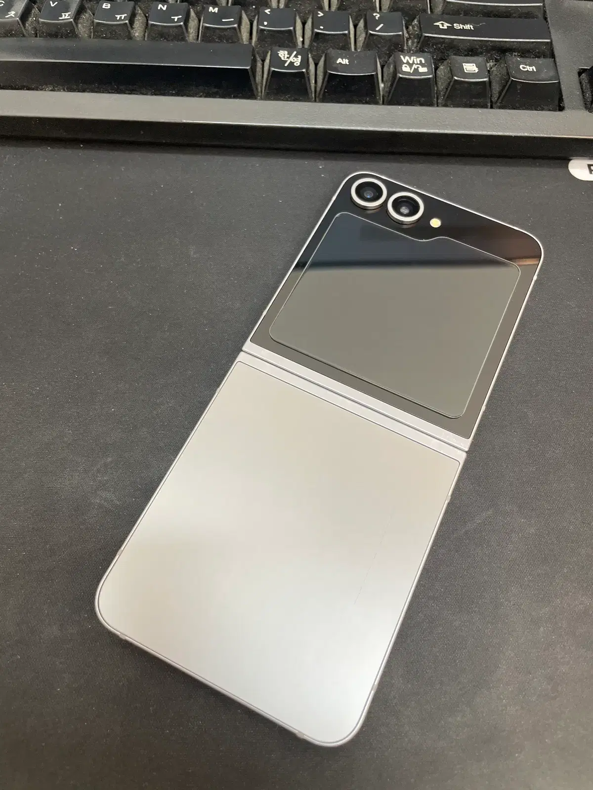 갤럭시Z플립6 실버 256GB 무잔상 상태좋은 중고47만6천팝니다