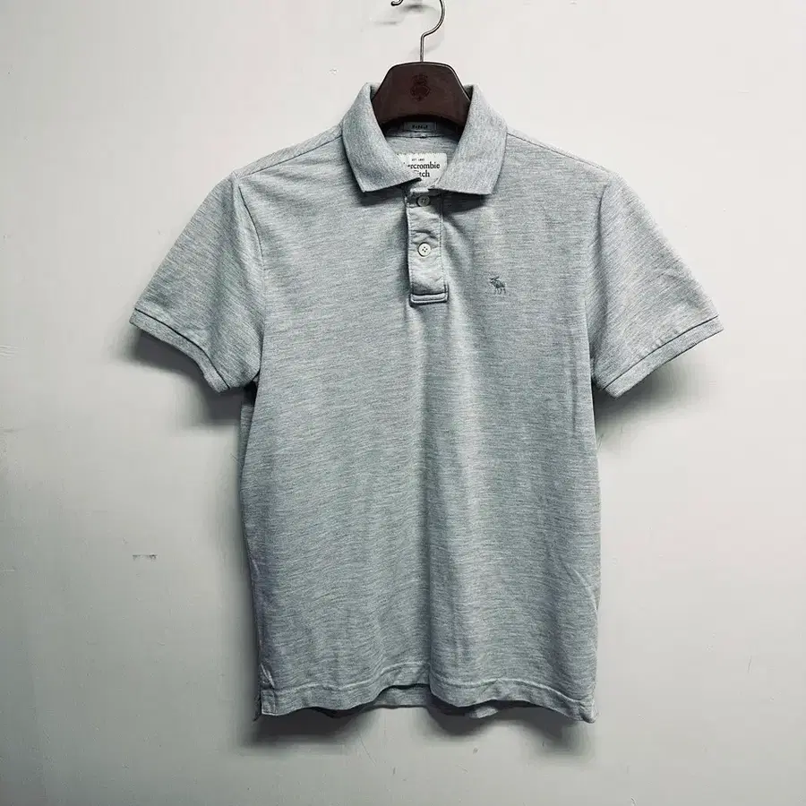 아베크롬비 앤 피치(Abercrombie & Fitch) 그레이 반팔 카라티 / 피케셔츠 (사이즈: L / 머슬핏)