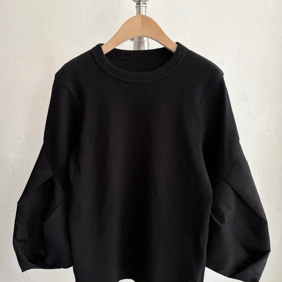 Sacai 사카이 23SS 블랙 나일론 트윌 믹스 슬리브 풀오버