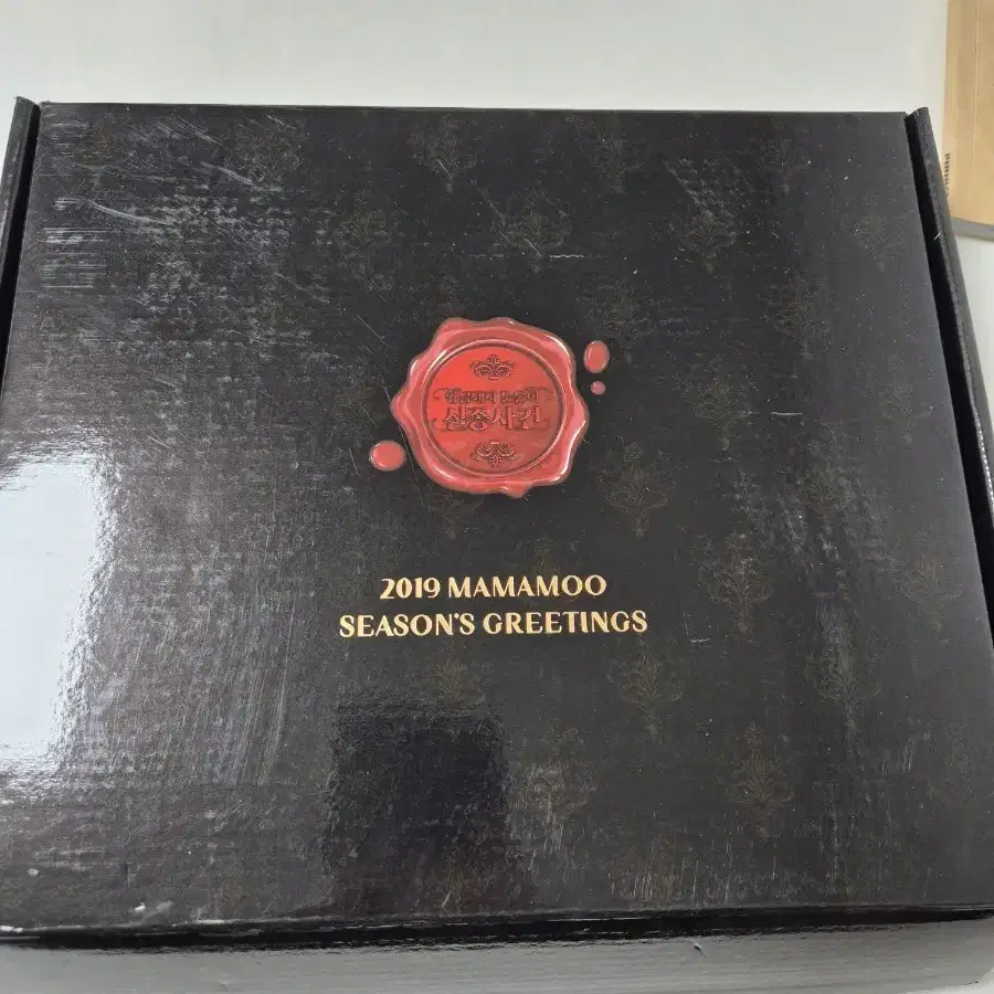 마마무 2019 시즌그리팅 황금돼지 돈돈이 미니포스터, 사건일지