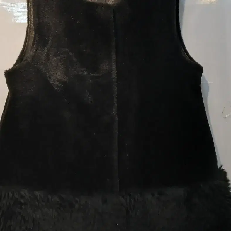 VERA WANG 블랙 퍼 베스트 (55)