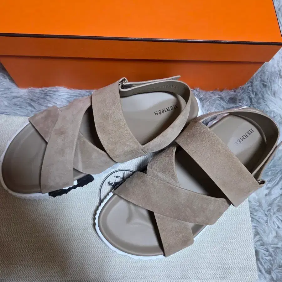 (새상품급) 에르메스 스웨이드 일렉트릭 슬리퍼 43.5