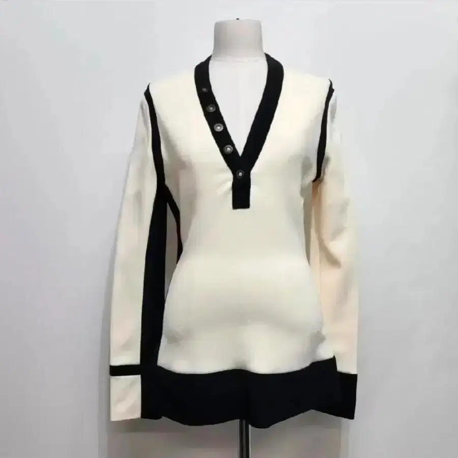 발렌시아가 멀티컬러 V넥 긴소매 탑