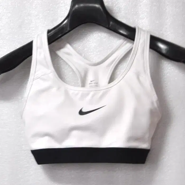 나이키(NIKE)/여성스포츠브라탑(사이즈44)