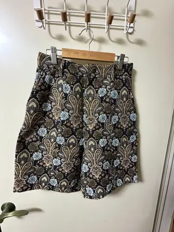 JEANASIS 페이즐리 무늬 자카드 숏팬츠