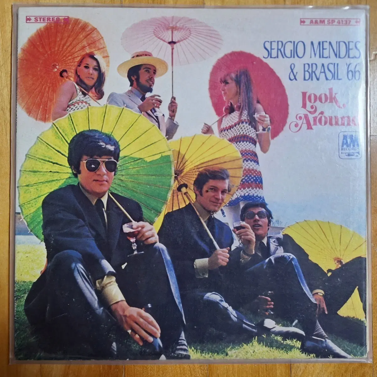 미국원반/Sergio Mendes & Brasil 66-Look Around LP
