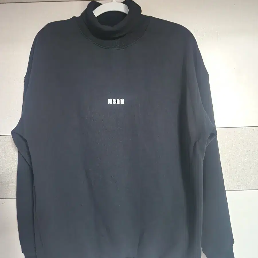 MSGM 정품 블랙 오버핏 터틀넥 맨투맨 S
