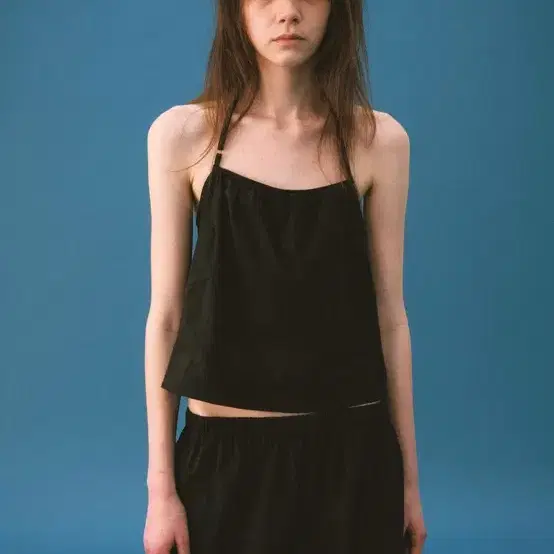 스무드무드 Teacup Halter Neck Top Black