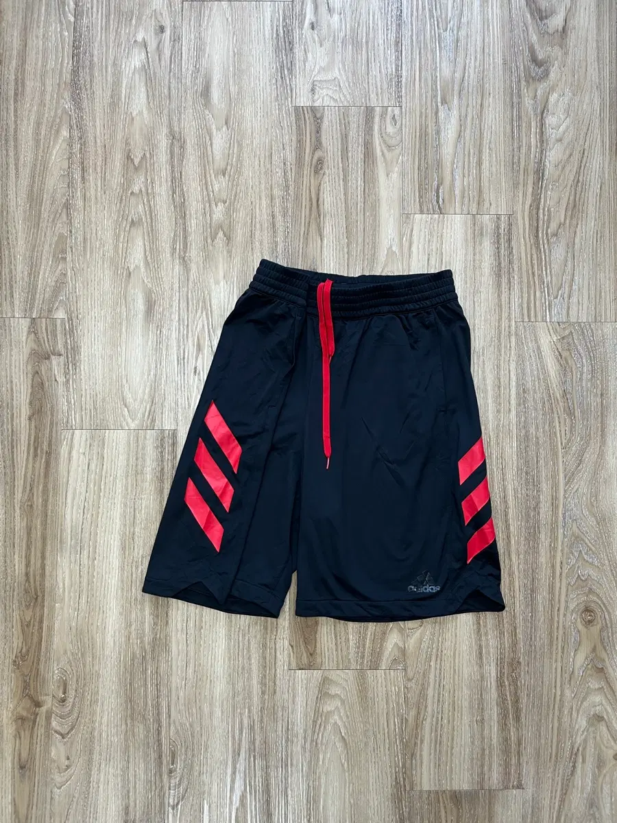 아디다스 검빨 반바지 2XL