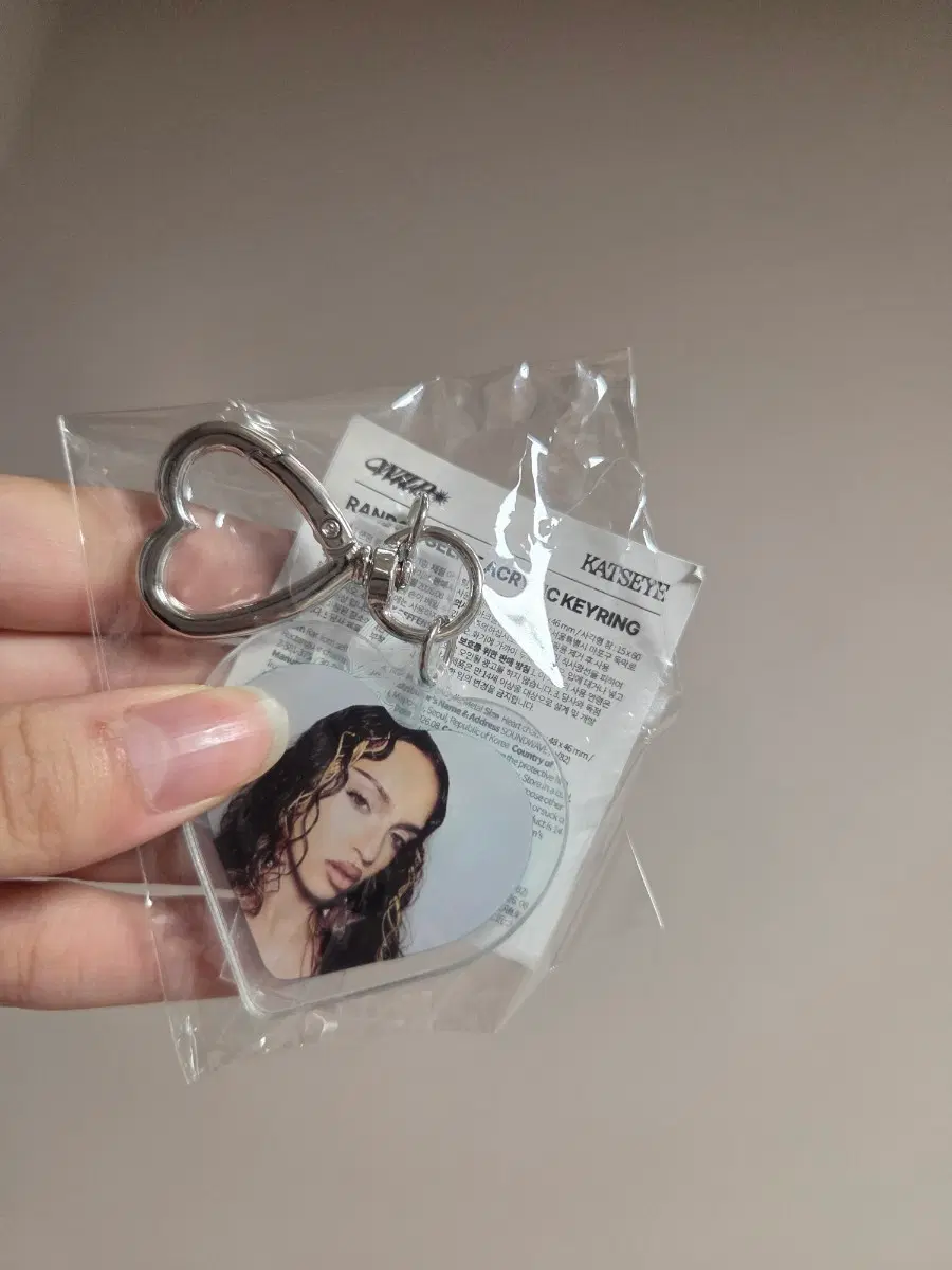 캣츠아이 다니엘라 아크릴 키링