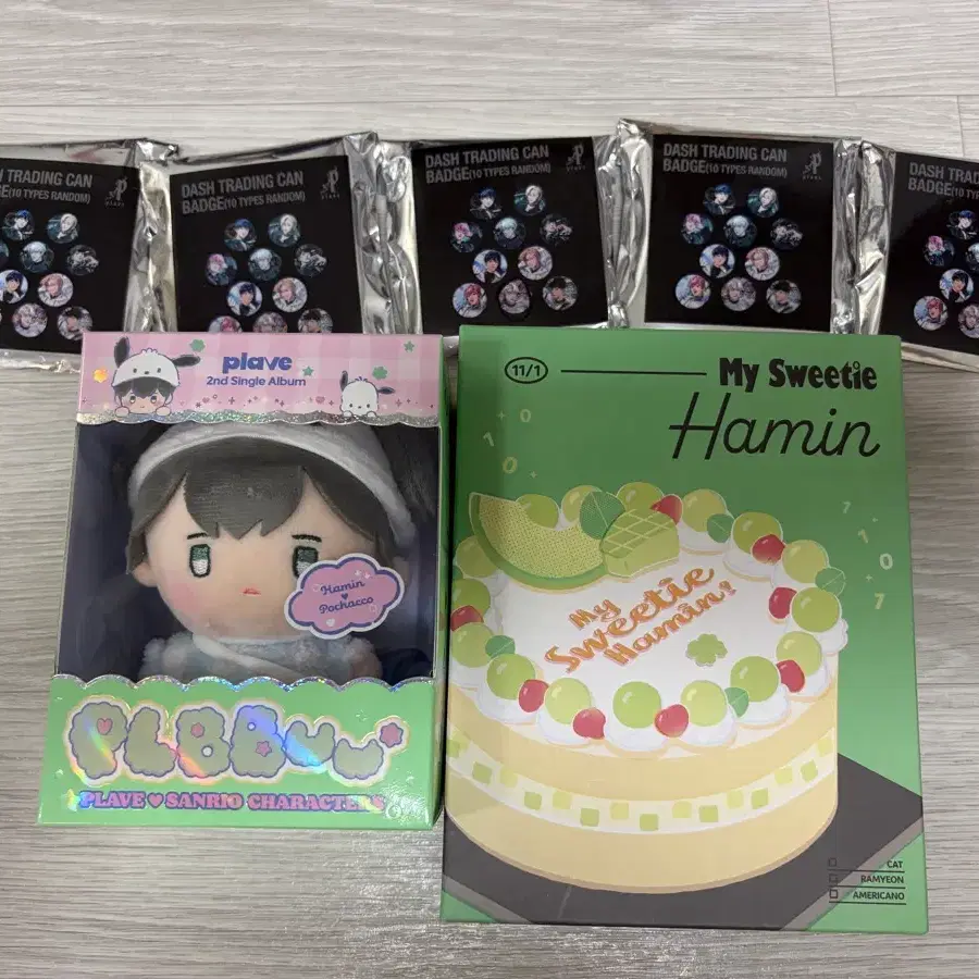플레이브 하민 24 생킷/ 뿌우 인형앨범/ 대쉬 캔뱃지(흑)