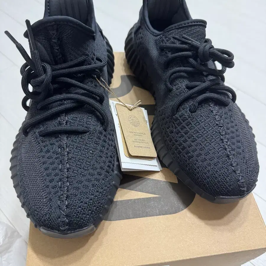 아디다스 이지 350 V2 블랙