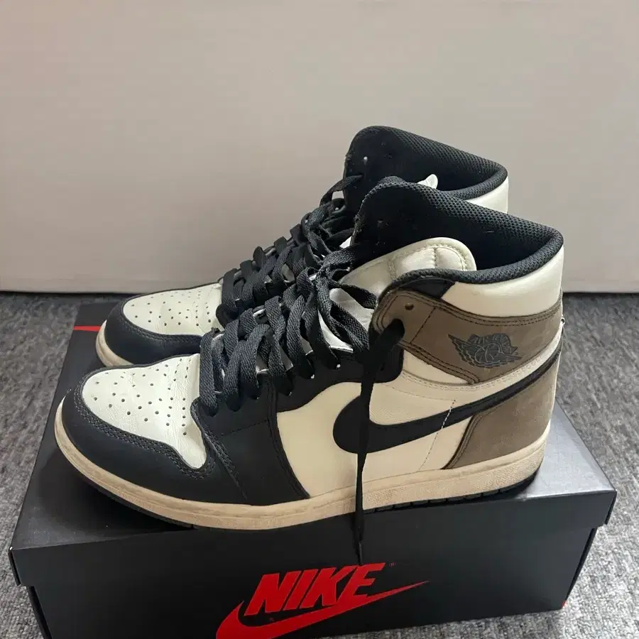 조던 1 레트로 하이 OG 블랙 모카 260