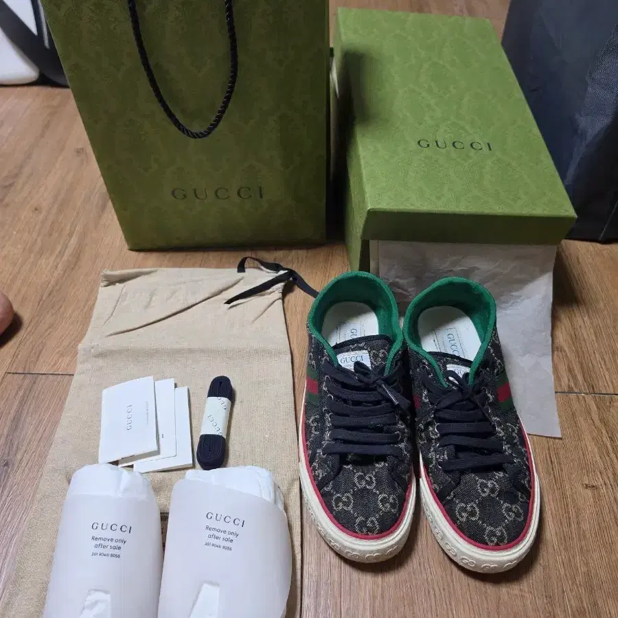 구찡스니커즈