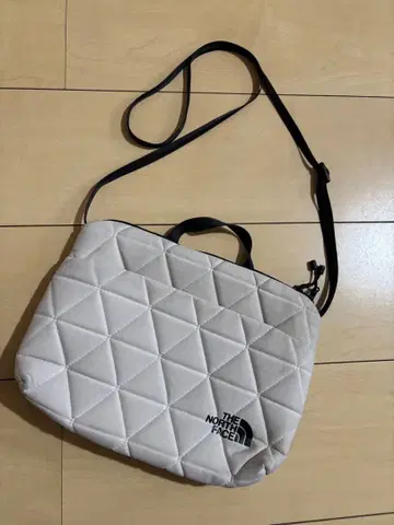THE NORTH FACE 퀼팅 숄더백