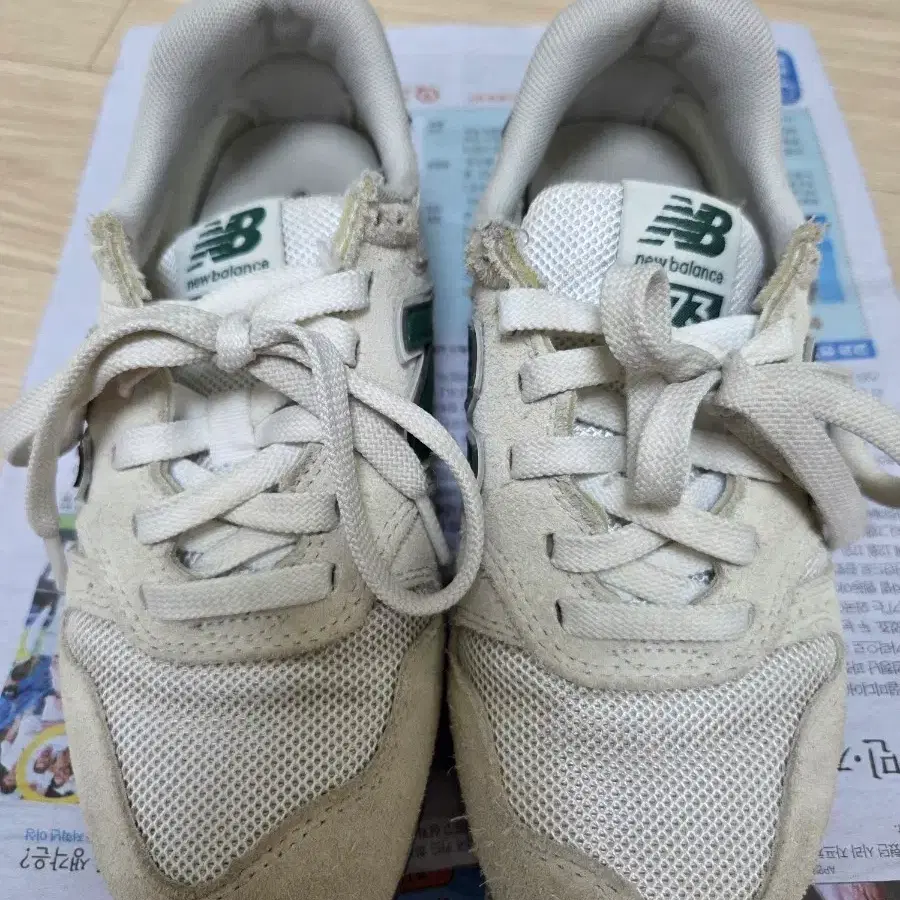 뉴발란스373 사이즈220
