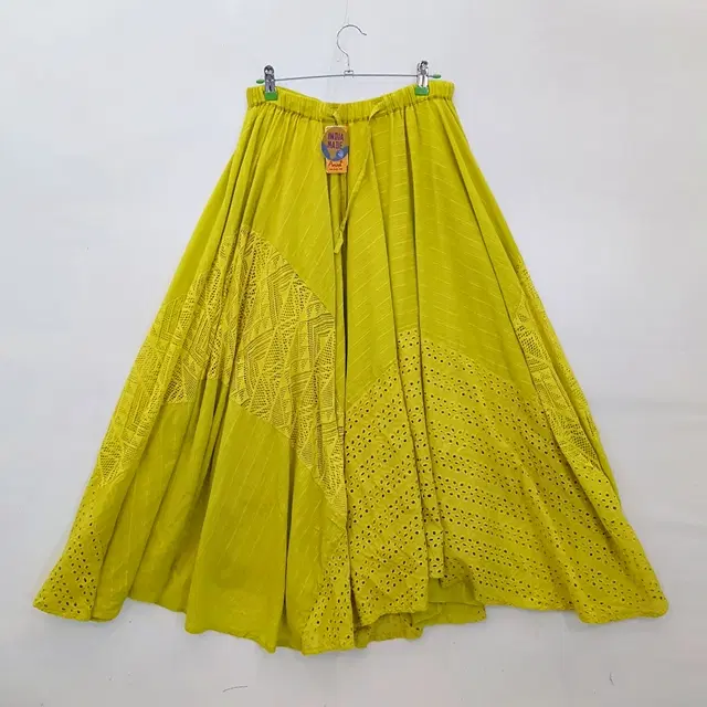 [새상품] Amina 펀칭자수 밴딩 스커트