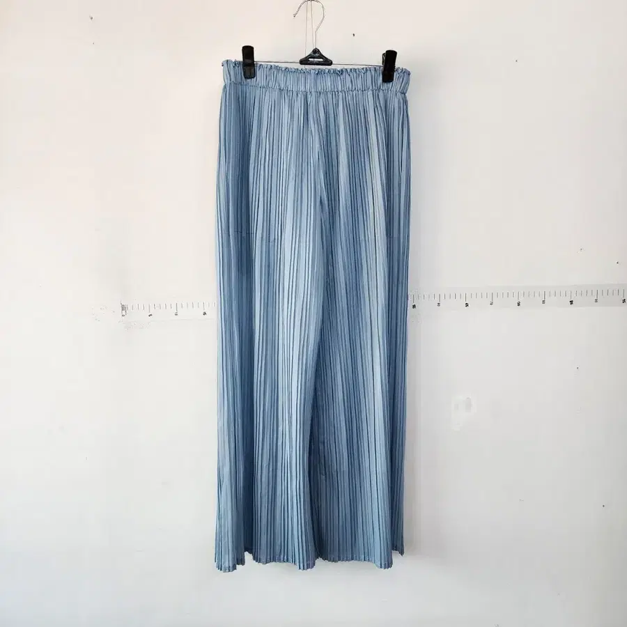 플리츠 와이드 팬츠 연블루