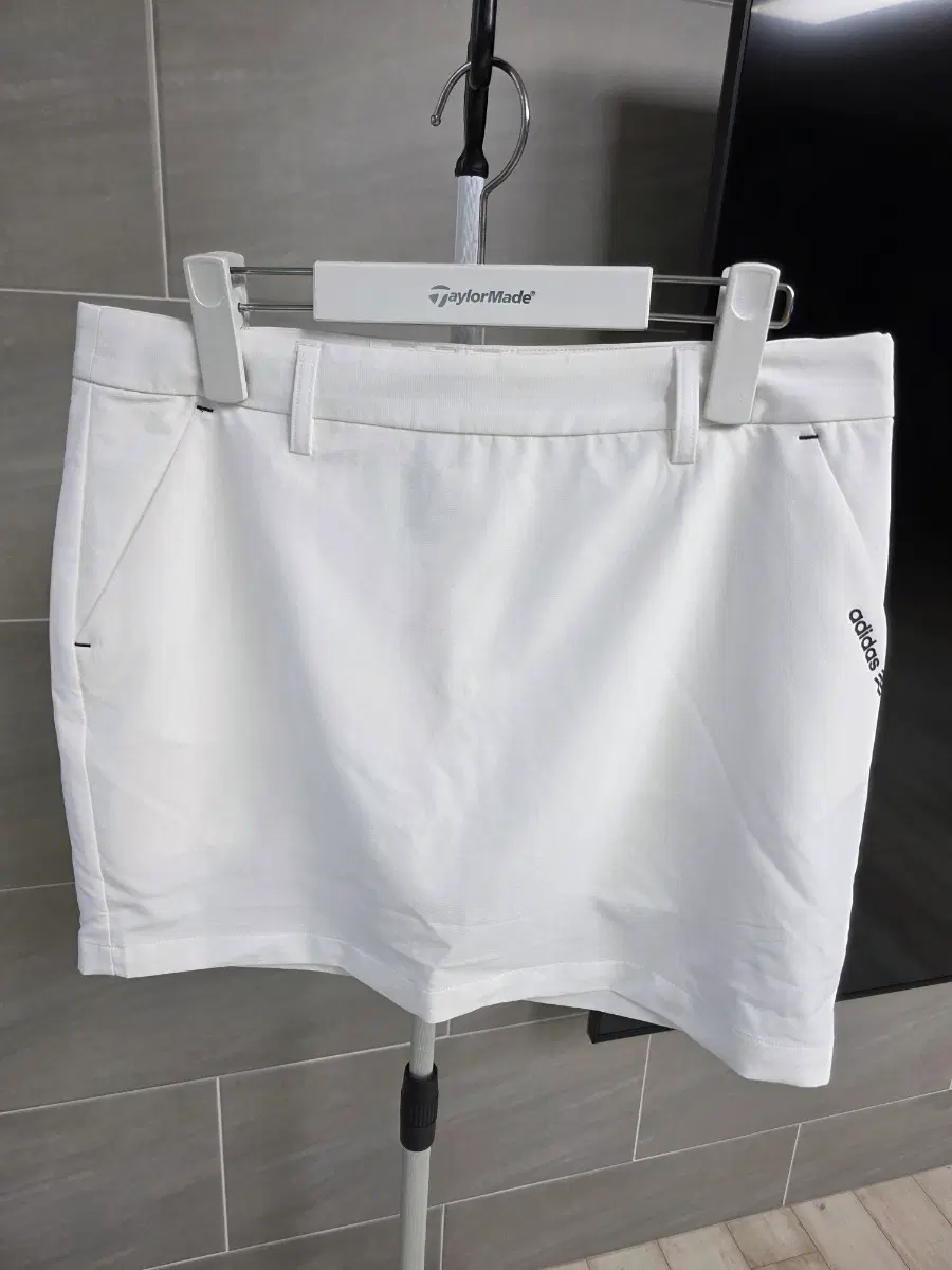 아디다스 골프 치마 흰색