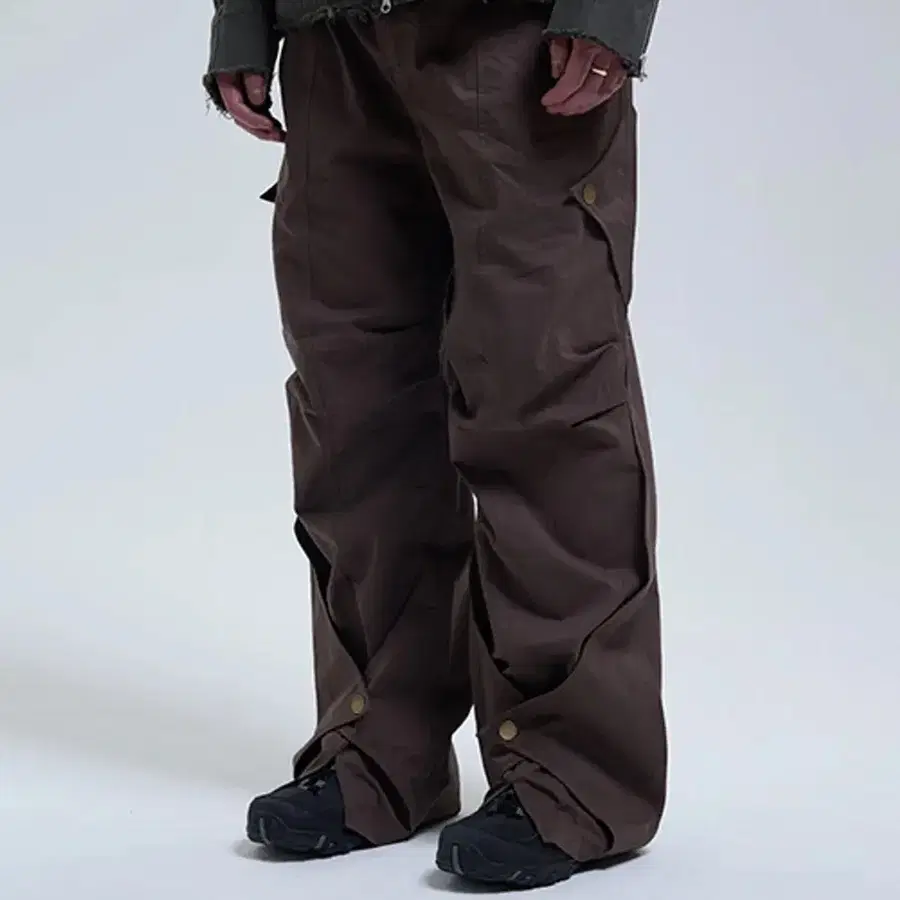 더콜디스트모먼트 더콜디 바지 팬츠 TCM bat pants brown