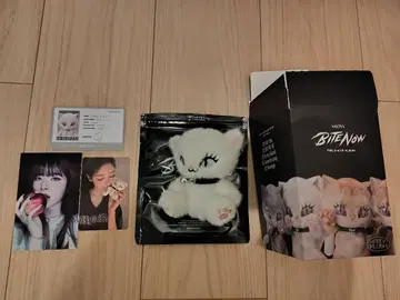 MEOVV 안나 BITE NOW KITTY PLUSH 키링