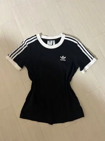 adidas 반팔 T셔츠 블랙