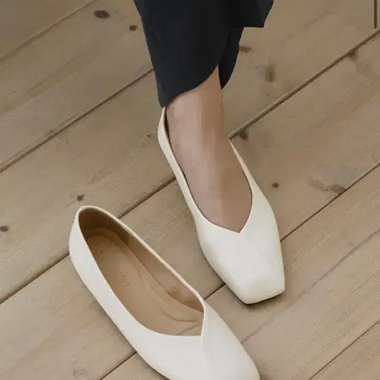 사뿐 드엘라 스퀘어 플랫슈즈 아이보리 230 (굽 2cm)
