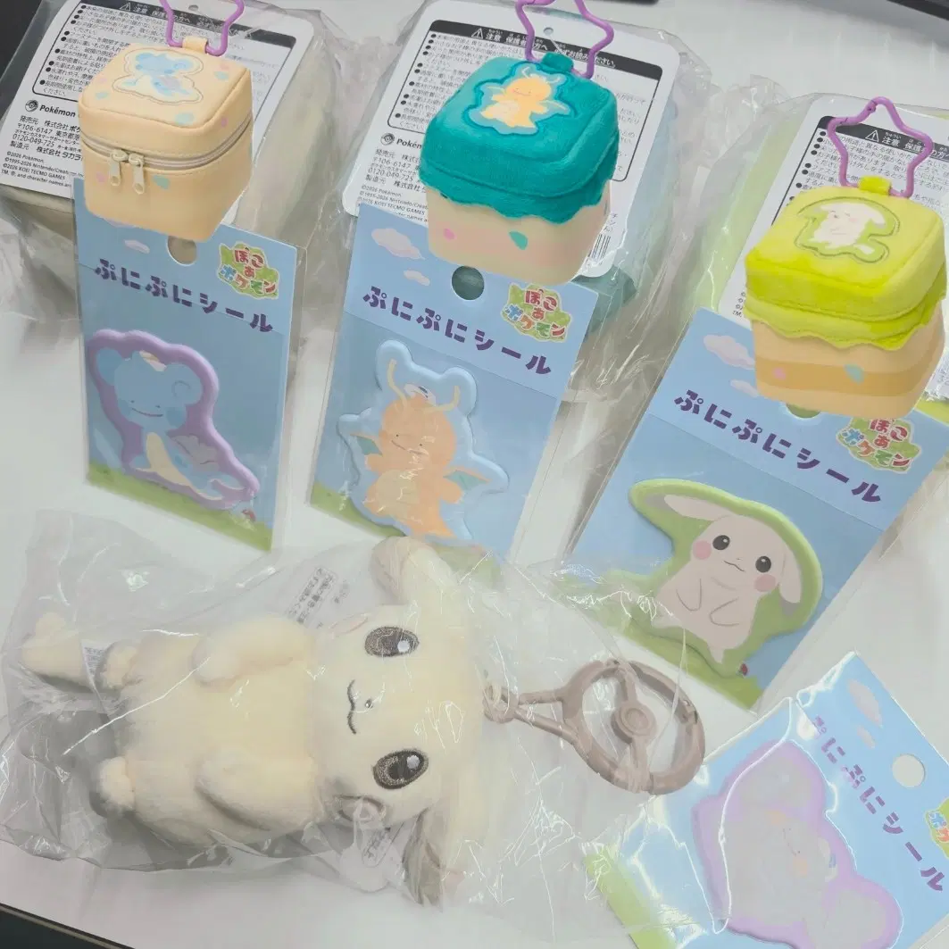 8종SET] 포코피아 창백카츄 카라비너 키링 + 카라비너 파우치 + 스퀴시 스티커 ( 창백카츄 망나뇽 라프라스 데구리 ) 메타몽 인형