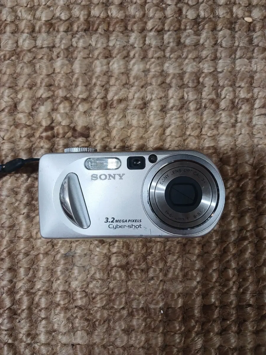 소니 DSC P8 디지털카메라