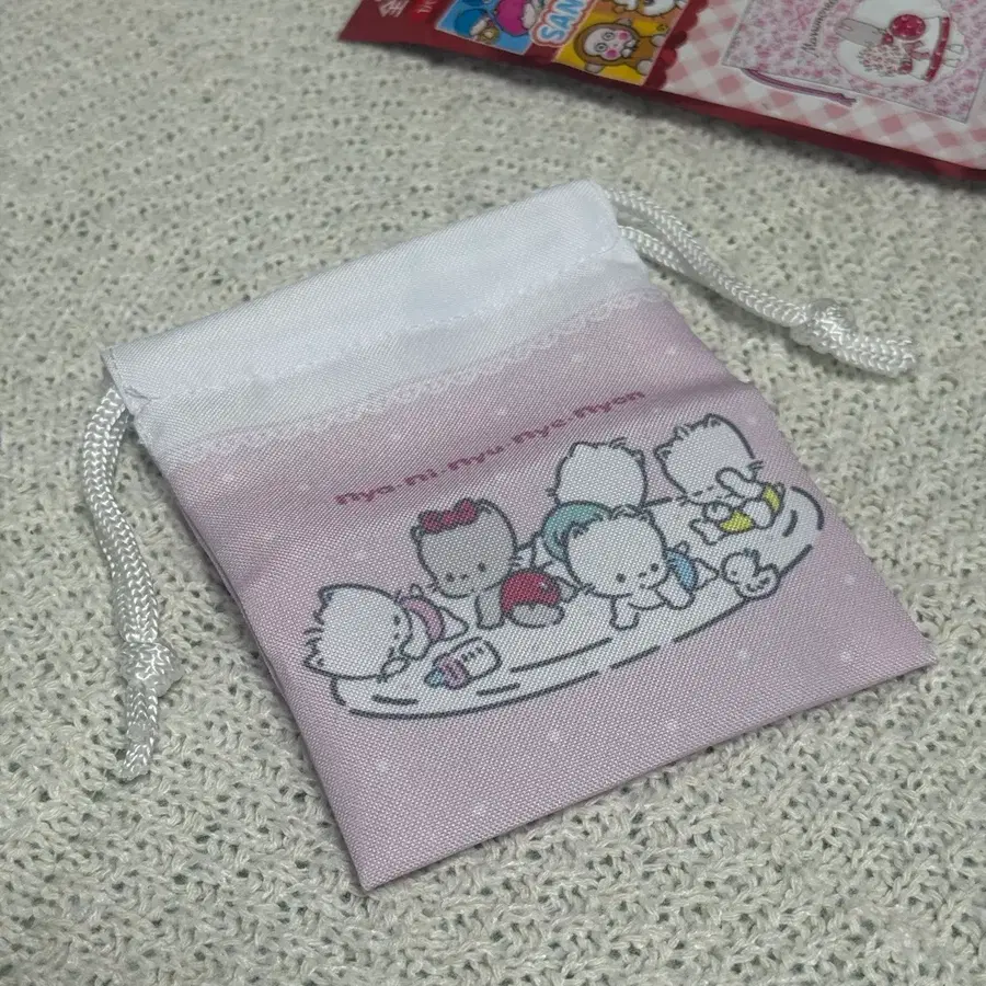 산리오 캐릭터즈 랜덤 복조리 파우치 - 냐니뉴녜뇽