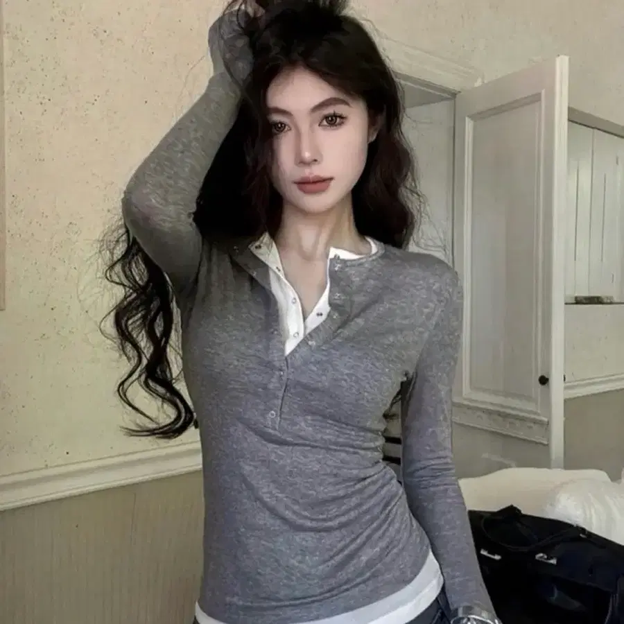 그레이 화이트 레이어드 롱슬리브 버튼 단추 긴팔티 [옷]
