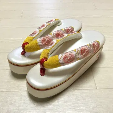 통굽 조리 자수 화이트 성인식 졸업식
