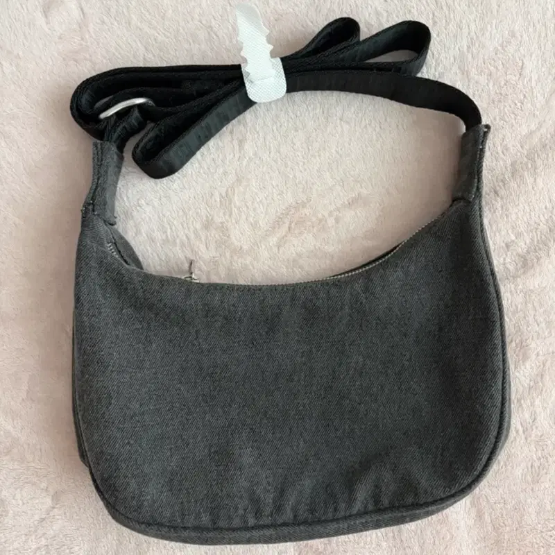 Baggu 바쿠 스몰 데님 크레센트 백 워시드 블랙 데님