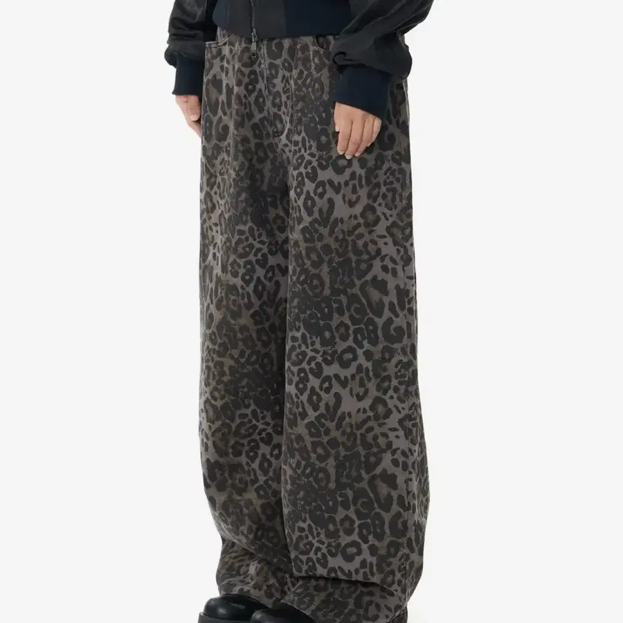 아캄 Leopard Pattern Cotton Pants (Purple)