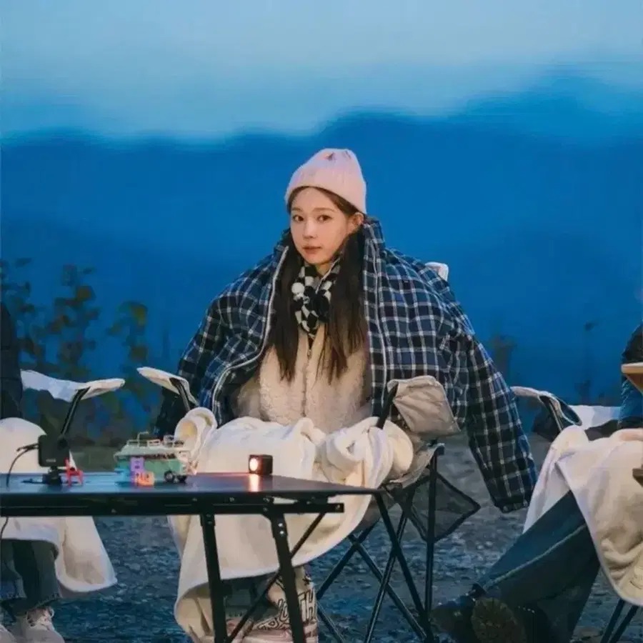 기준 체크 플로우 푸퍼 숏 패딩 (에스파 윈터)