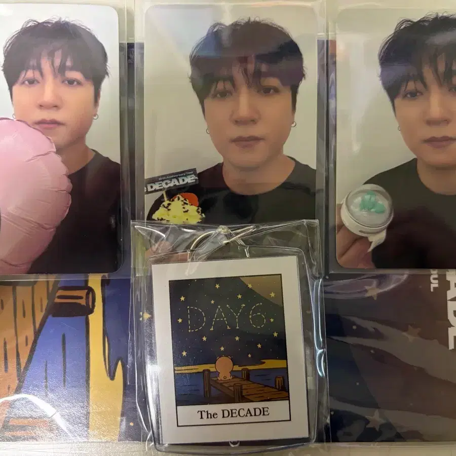 데이식스 더데케이드 앙콘 첫중막입장포카 + 팬클럽기프트 키링 성진 방 일괄