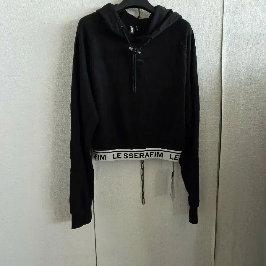 르세라핌 크롭 후드티 블랙 새제품10000
