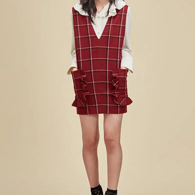럭키슈에뜨 셔링 프릴 포켓 울 체크 미니원피스 브이넥 레이어드 민소매 나시 조끼 레드 버건디 와인 모직