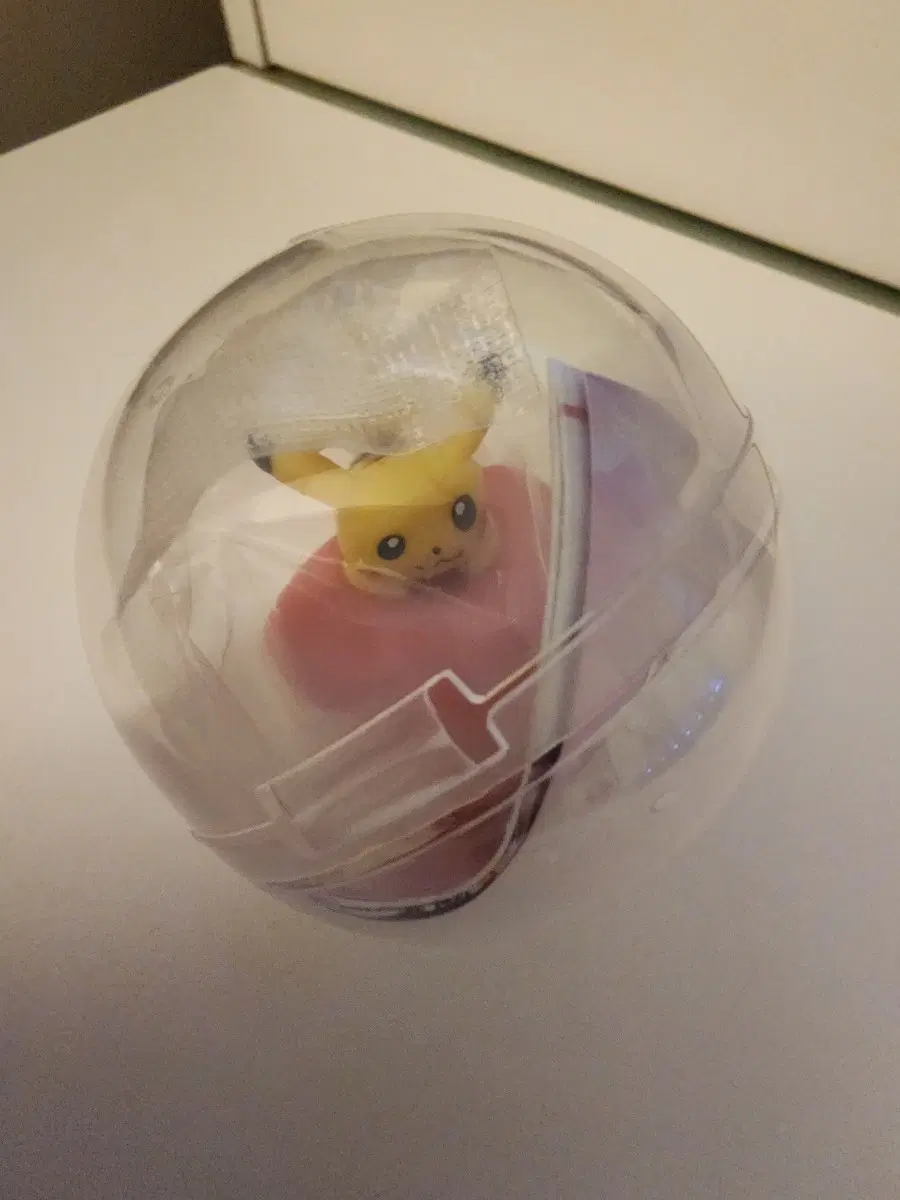 피카츄 오뚝이 가챠 판매해요.