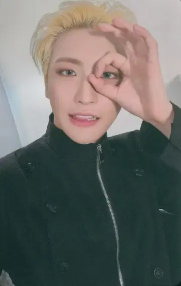 ATEEZ LIMITLESS SEONG HWA 트레이딩 카드