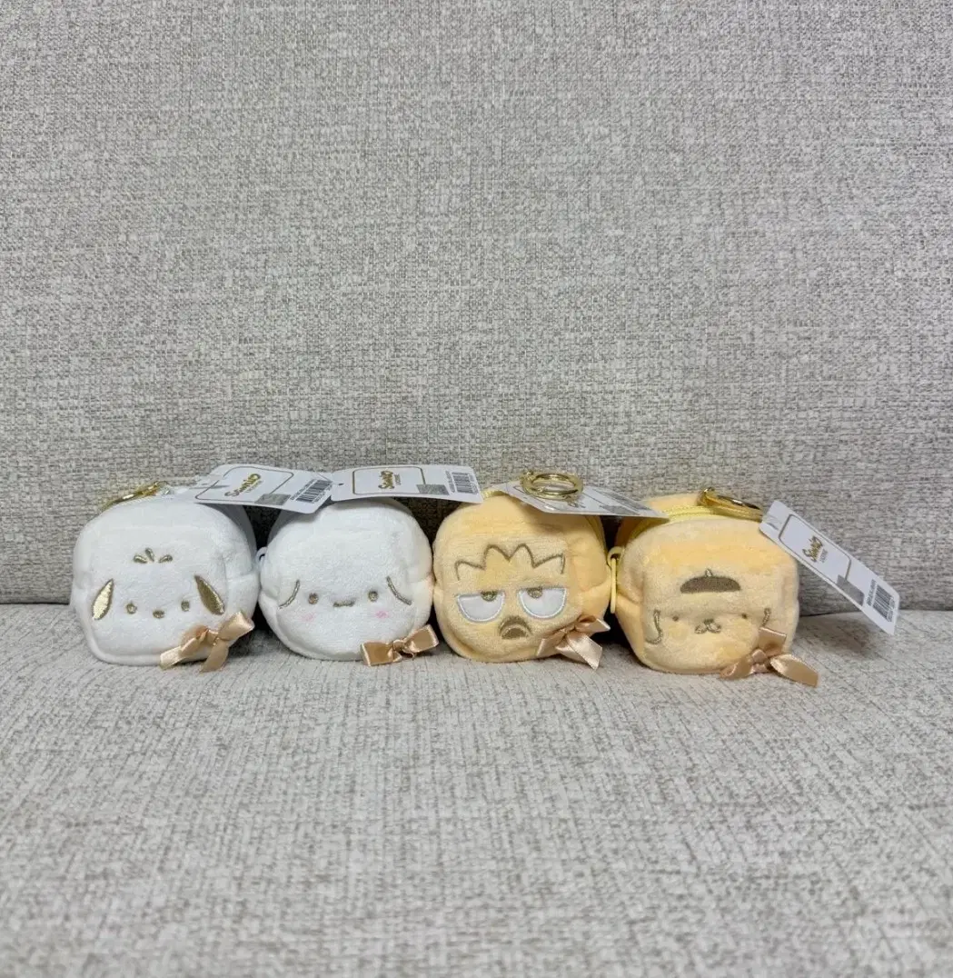 정품 산리오 배드바츠마루 미니 골드 스퀘어 파우치 가방고리 키링 인형