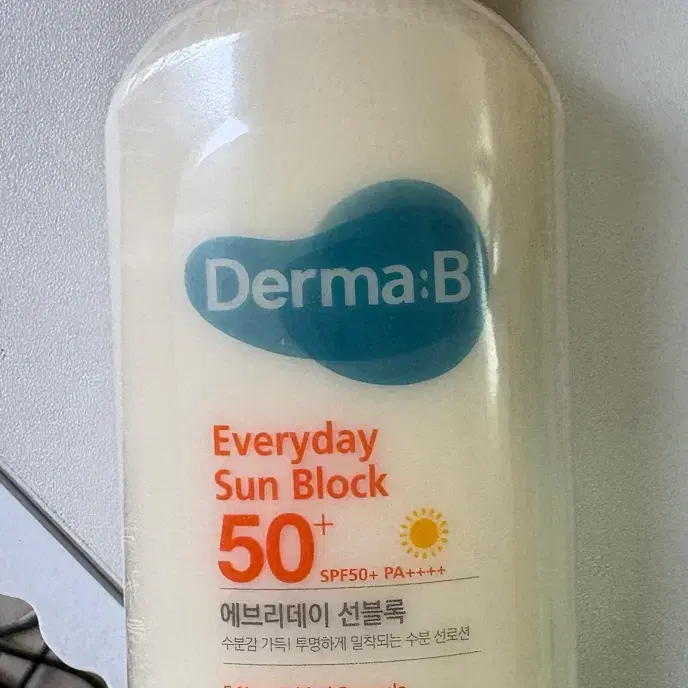 더마비 에브리데이 선블록 50+ SPF50+ PA++++ 새상품