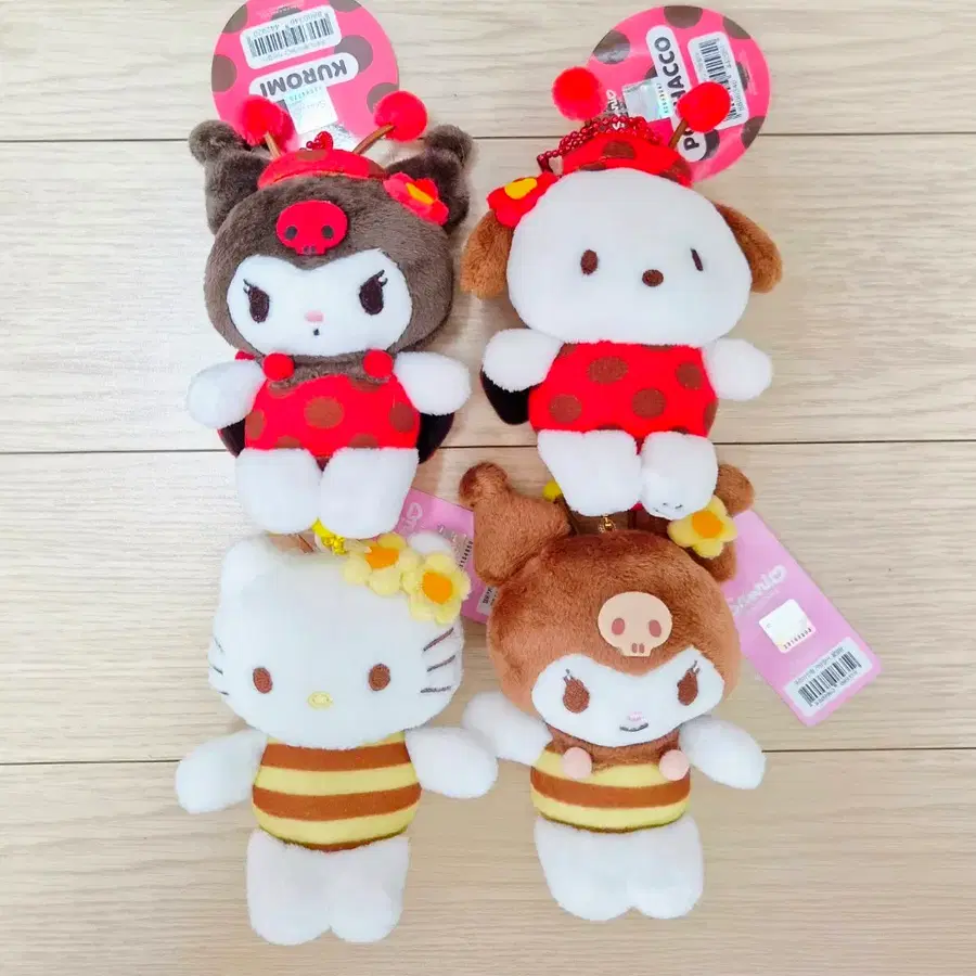 산리오 꿀벌,무당벌레 캐릭터 인형 키링팝니다~