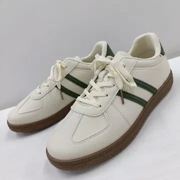 새상품 남성용 25.0cm 저먼 트레이너 스니커즈 옅은 브라운 x 그린 2467