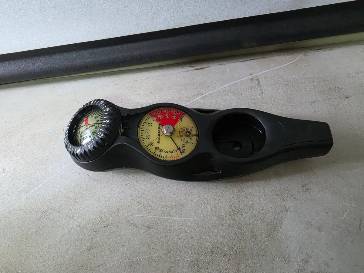 스쿠버프로 3 게이지 나브콘 콘솔(SCUBAPRO 3-Gauge In-Line Dive Console)