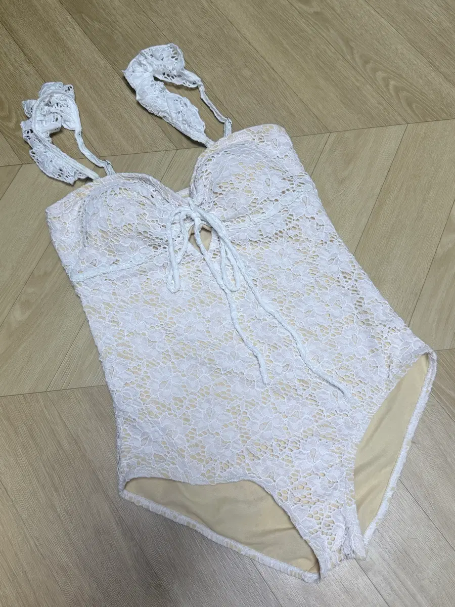 모노키니 화이트 레이스 수영복